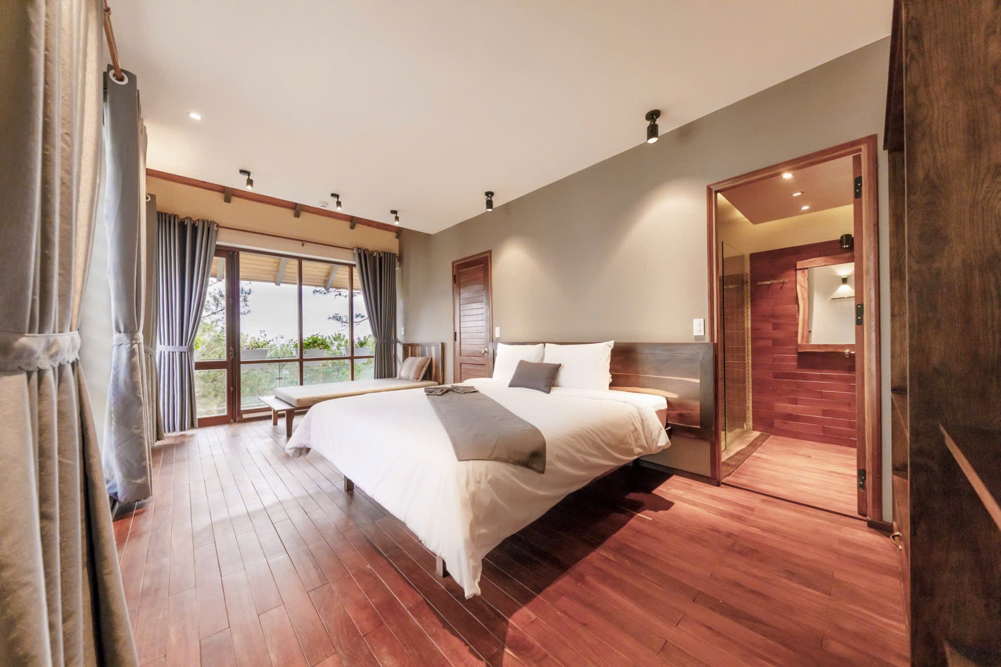 Villa rừng thông ngay trung tâm 3