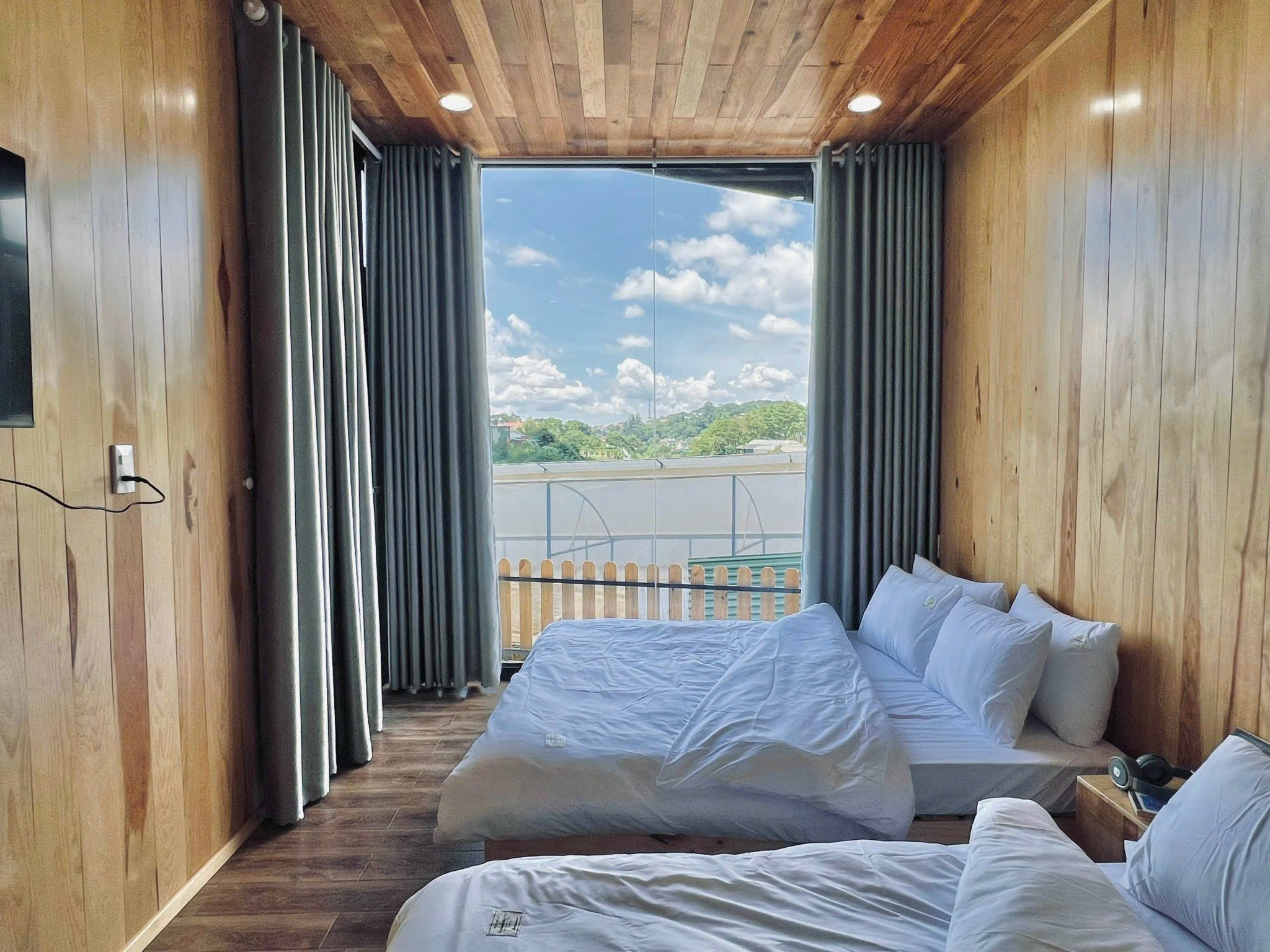 Home gỗ xinh xắn view rừng thông