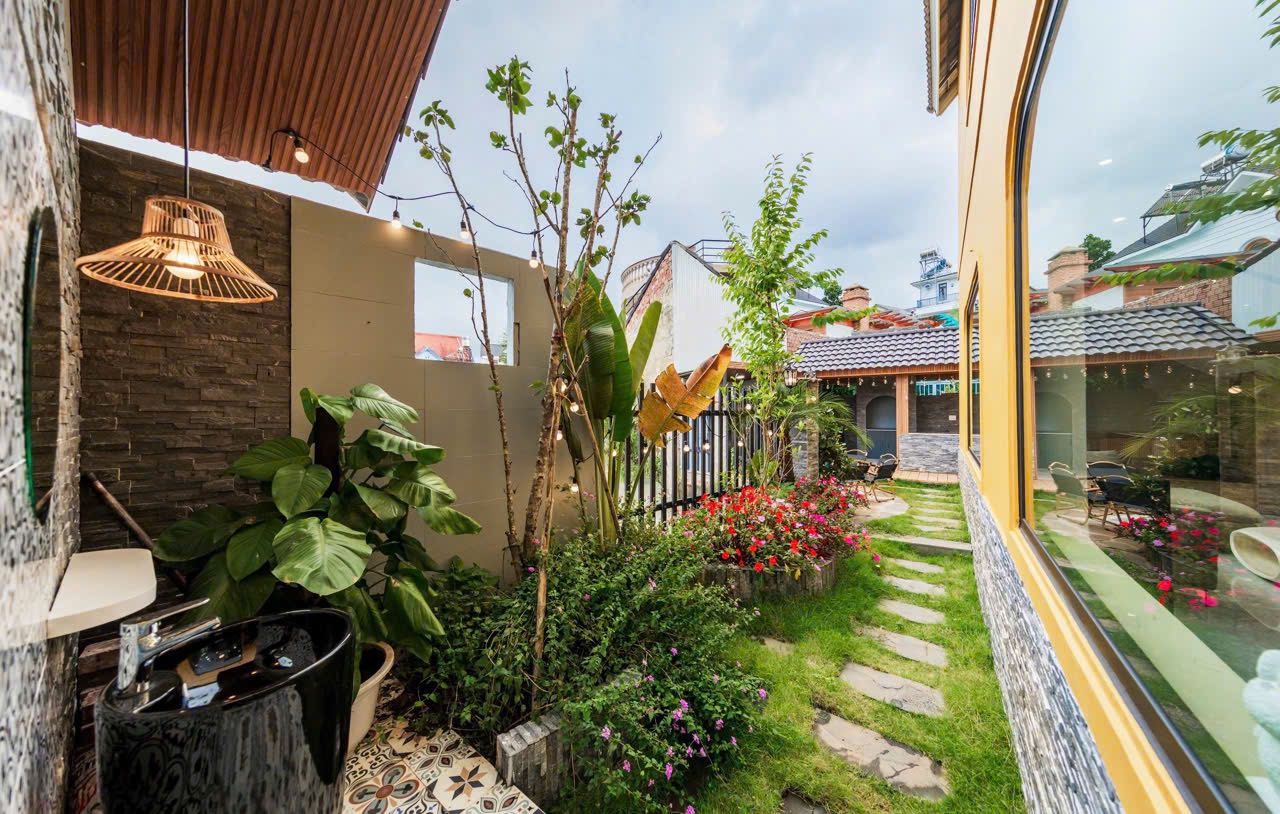 Home sân vườn thiết kế hiện đại 3