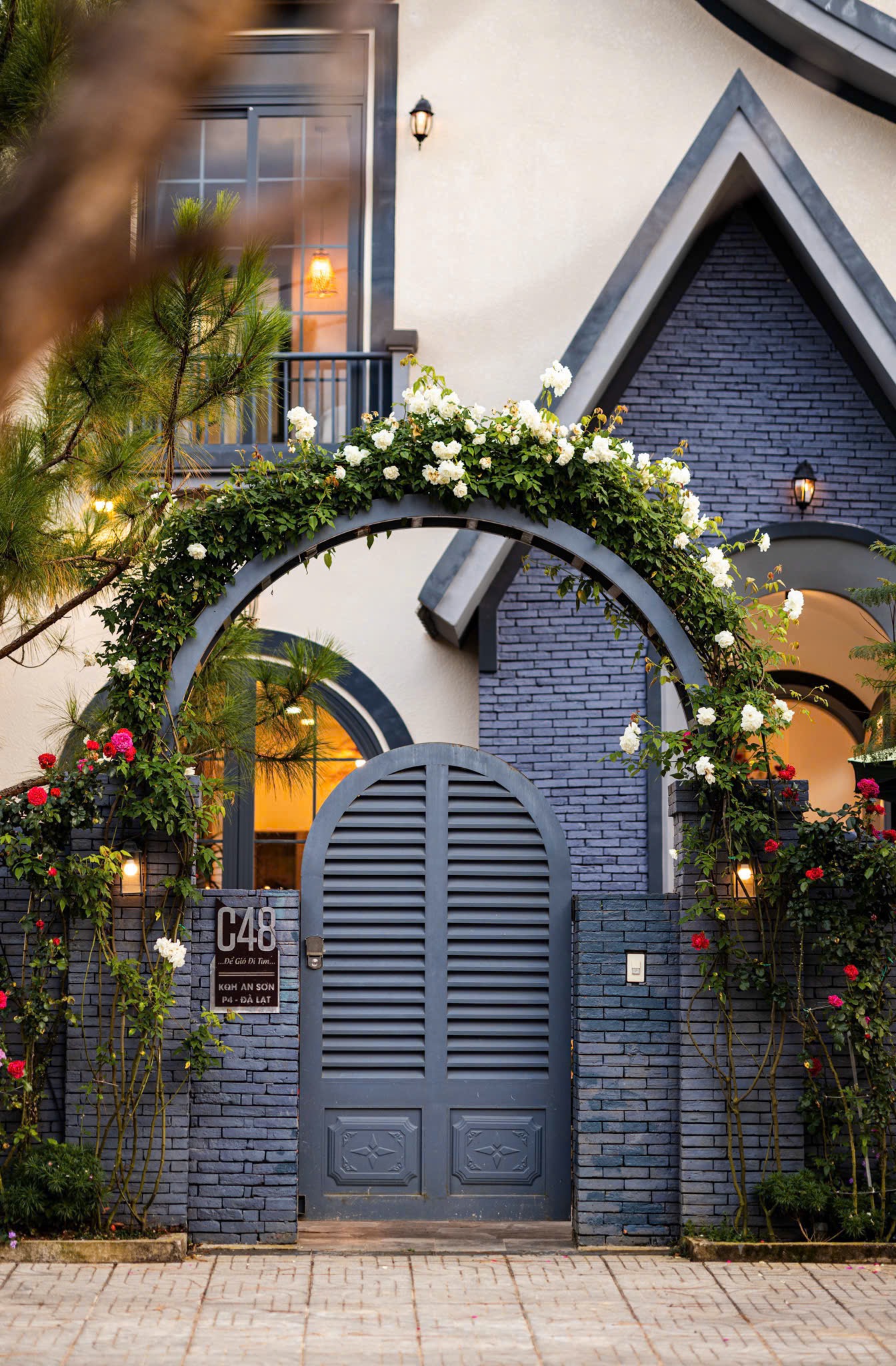 Villa sân vườn với kiến trúc hiện đai ngay trung tâm