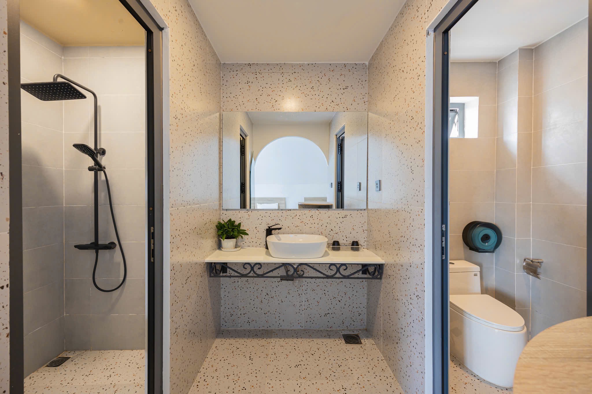 Villa sân vườn với kiến trúc hiện đai ngay trung tâm 7