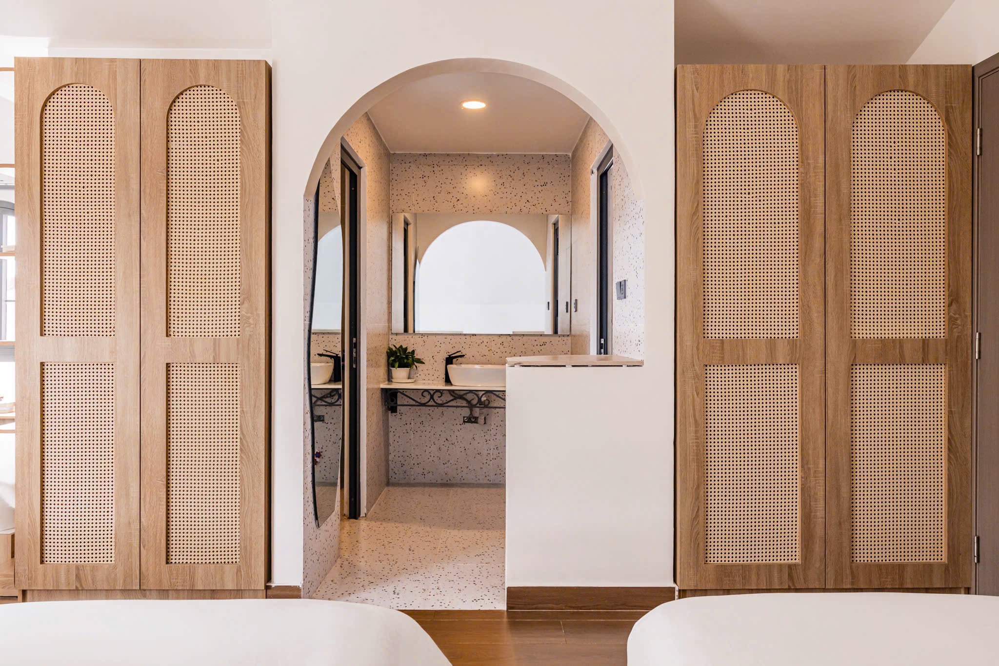 Villa sân vườn với kiến trúc hiện đai ngay trung tâm 8