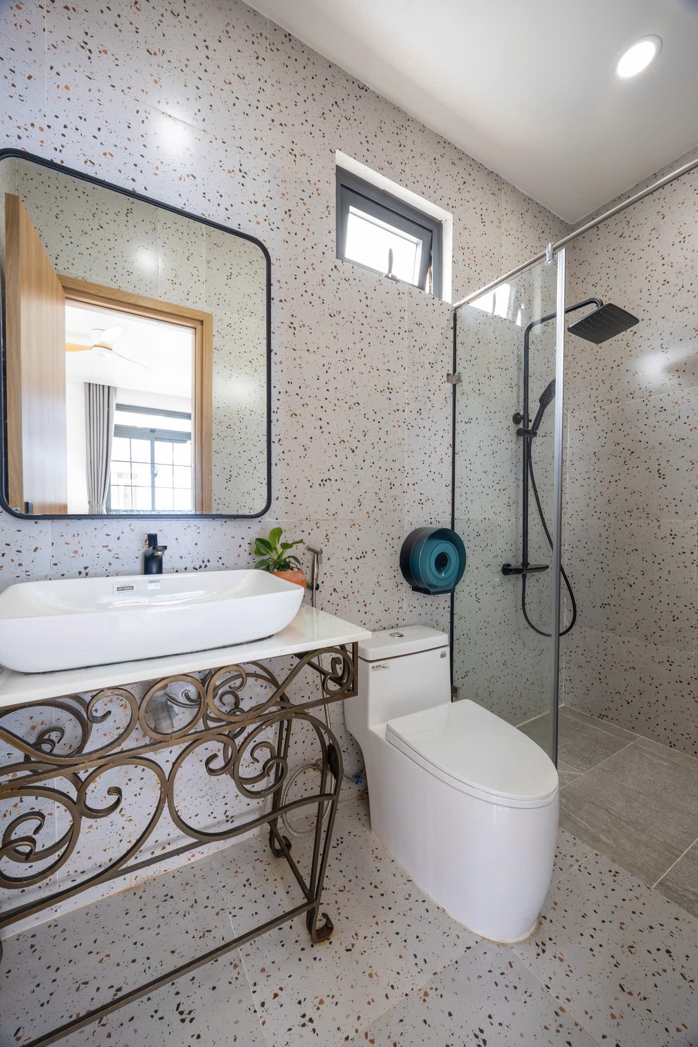 Villa sân vườn với kiến trúc hiện đai ngay trung tâm 9